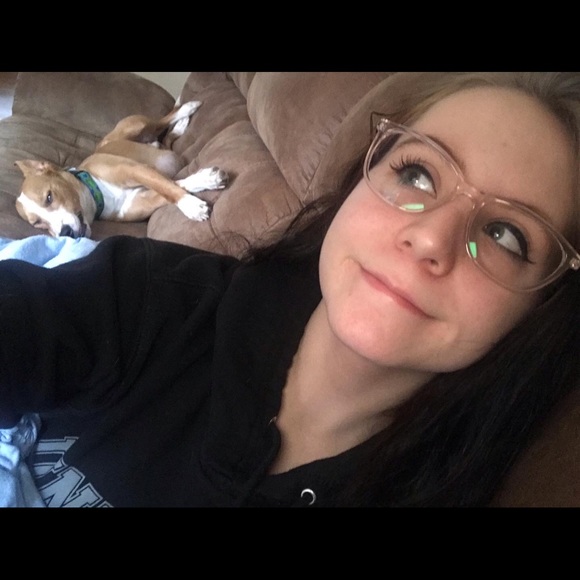 Meet your Posher, Emily - Picture 5 of 6